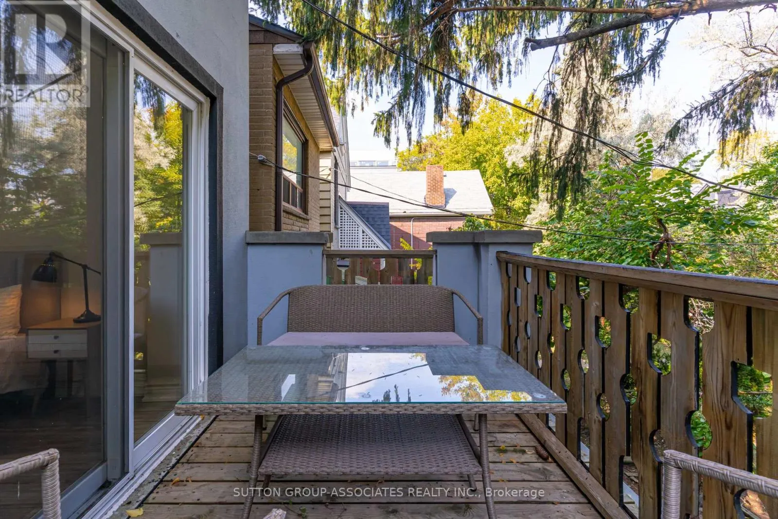 832 MANNING AVENUE