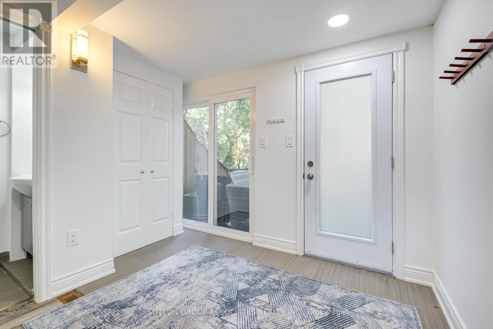 832 MANNING AVENUE