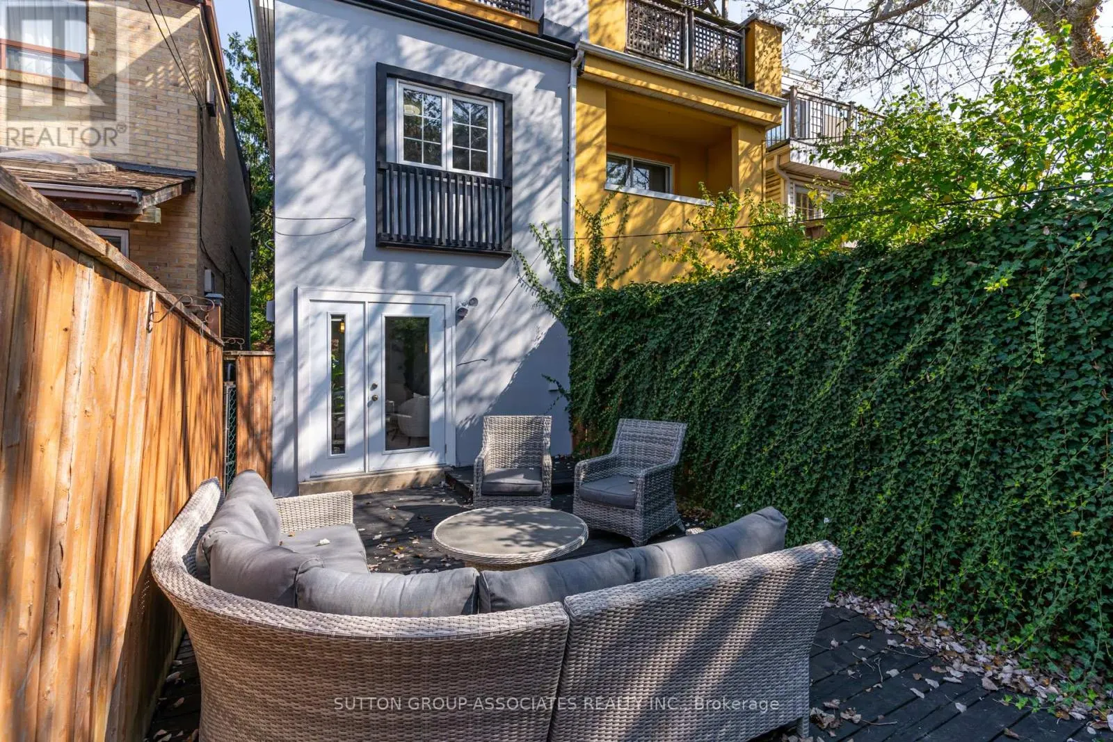 832 MANNING AVENUE