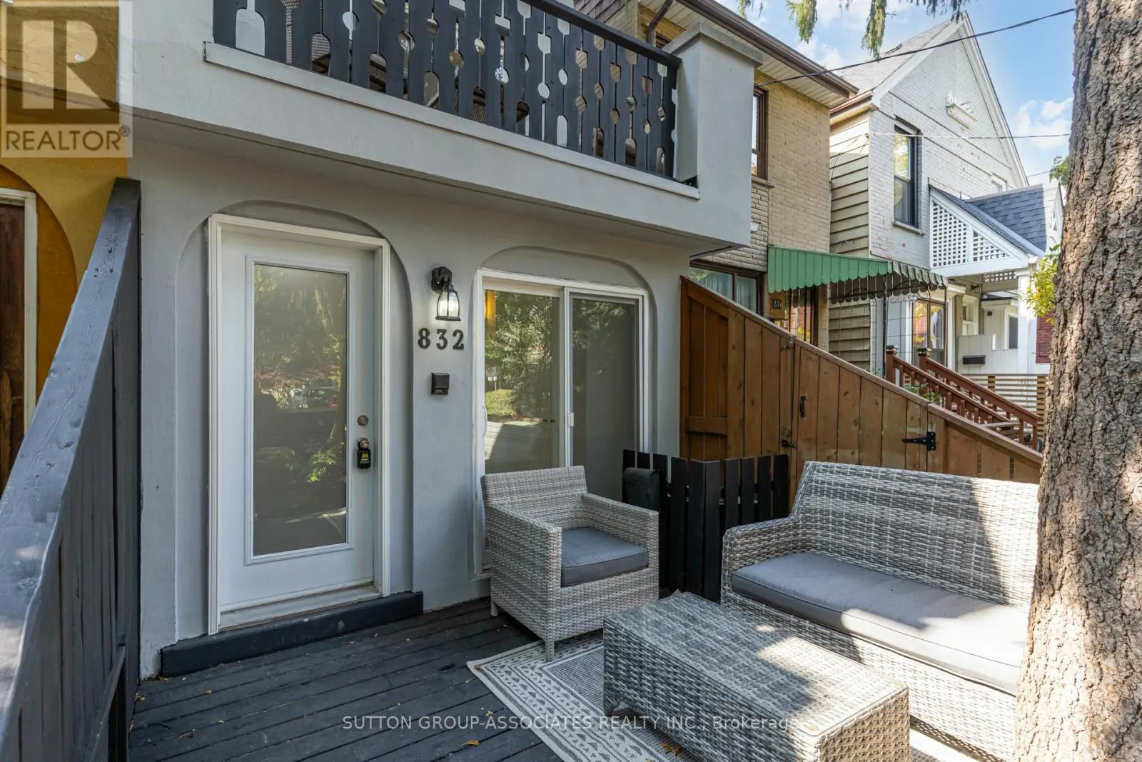 832 MANNING AVENUE