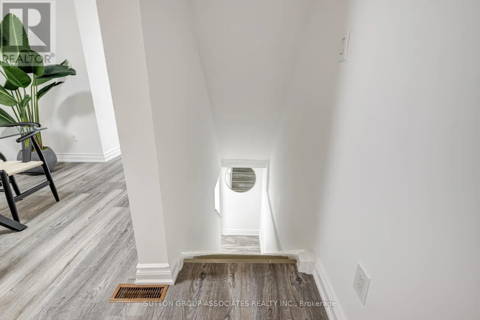 832 MANNING AVENUE