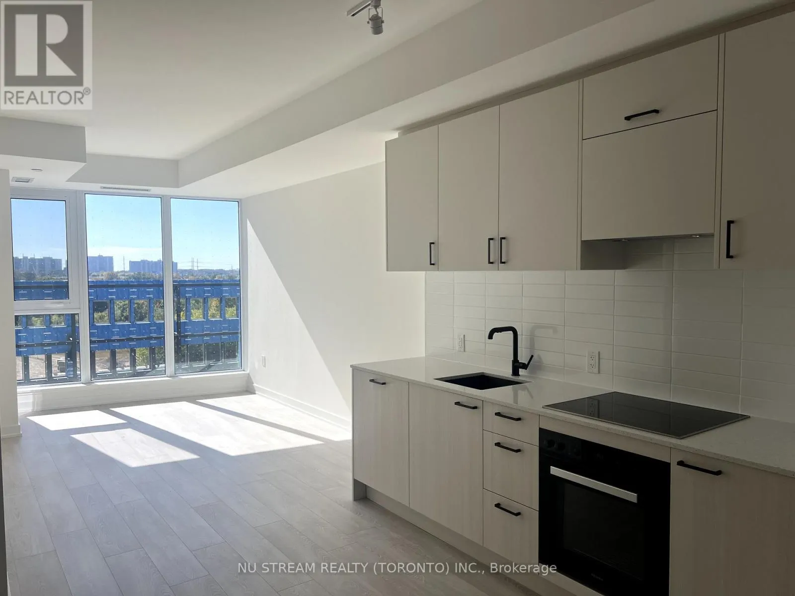 425 - 1 KYLE LOWRY ROAD