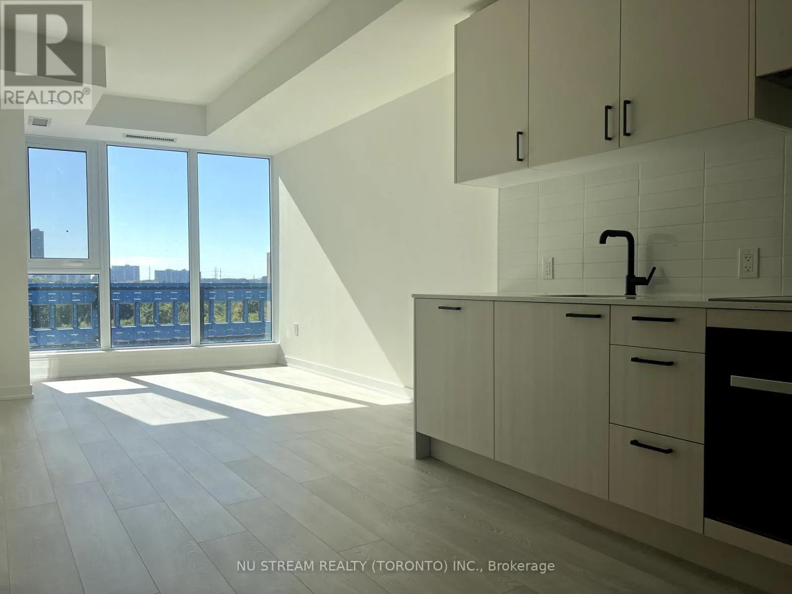 425 - 1 KYLE LOWRY ROAD