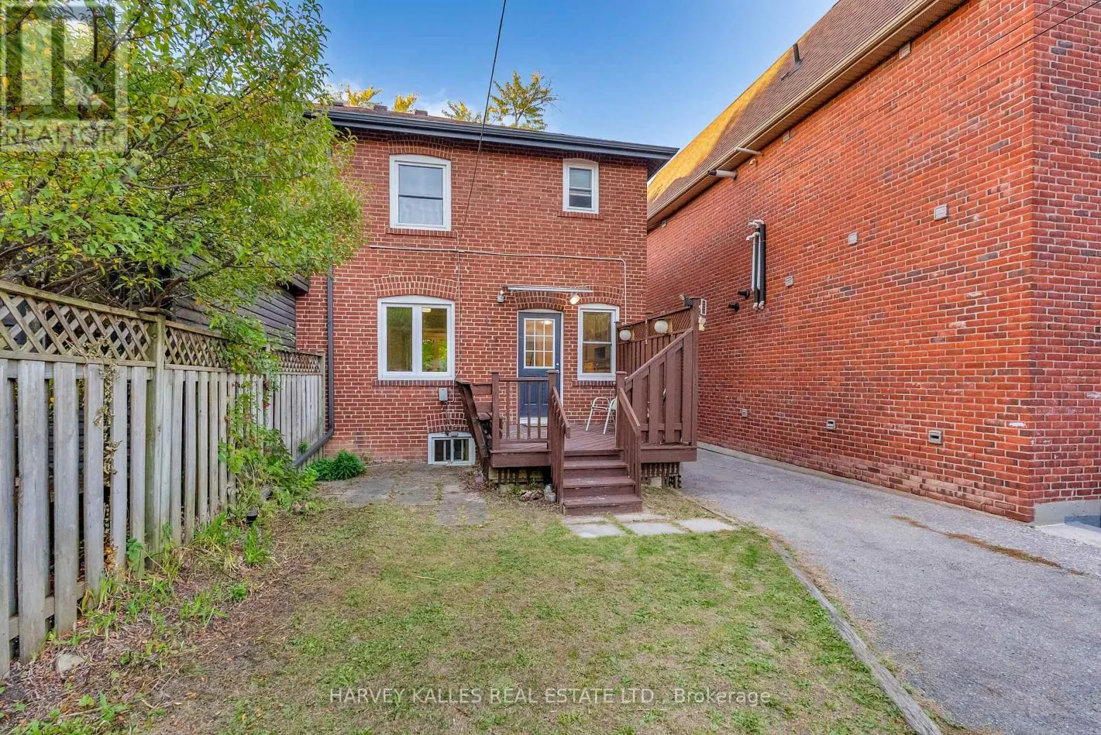 89 LAWRENCE AVENUE W