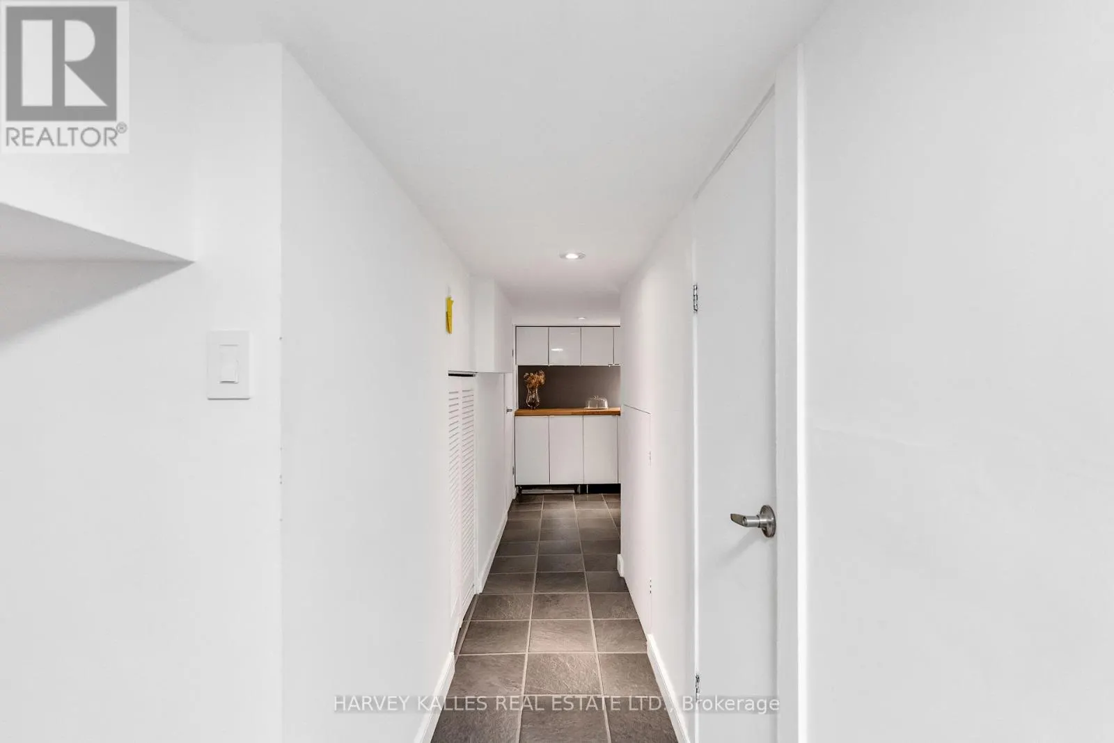 89 LAWRENCE AVENUE W