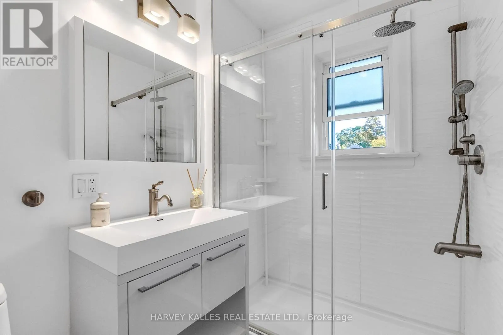 89 LAWRENCE AVENUE W