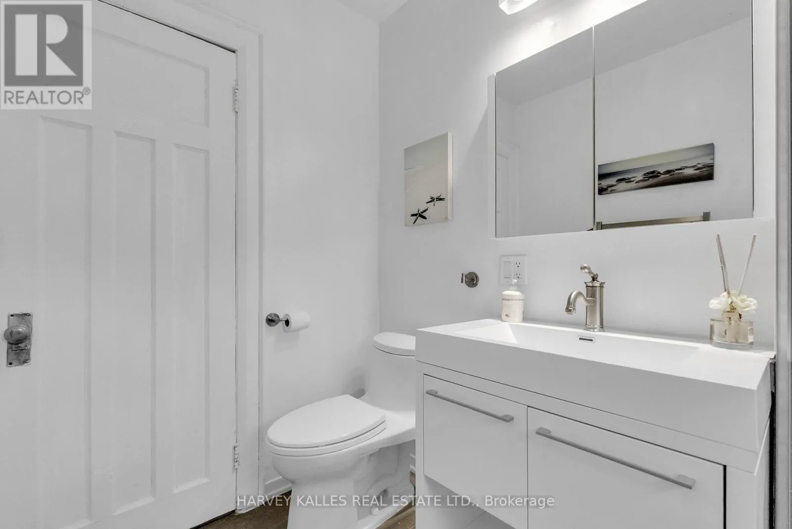 89 LAWRENCE AVENUE W