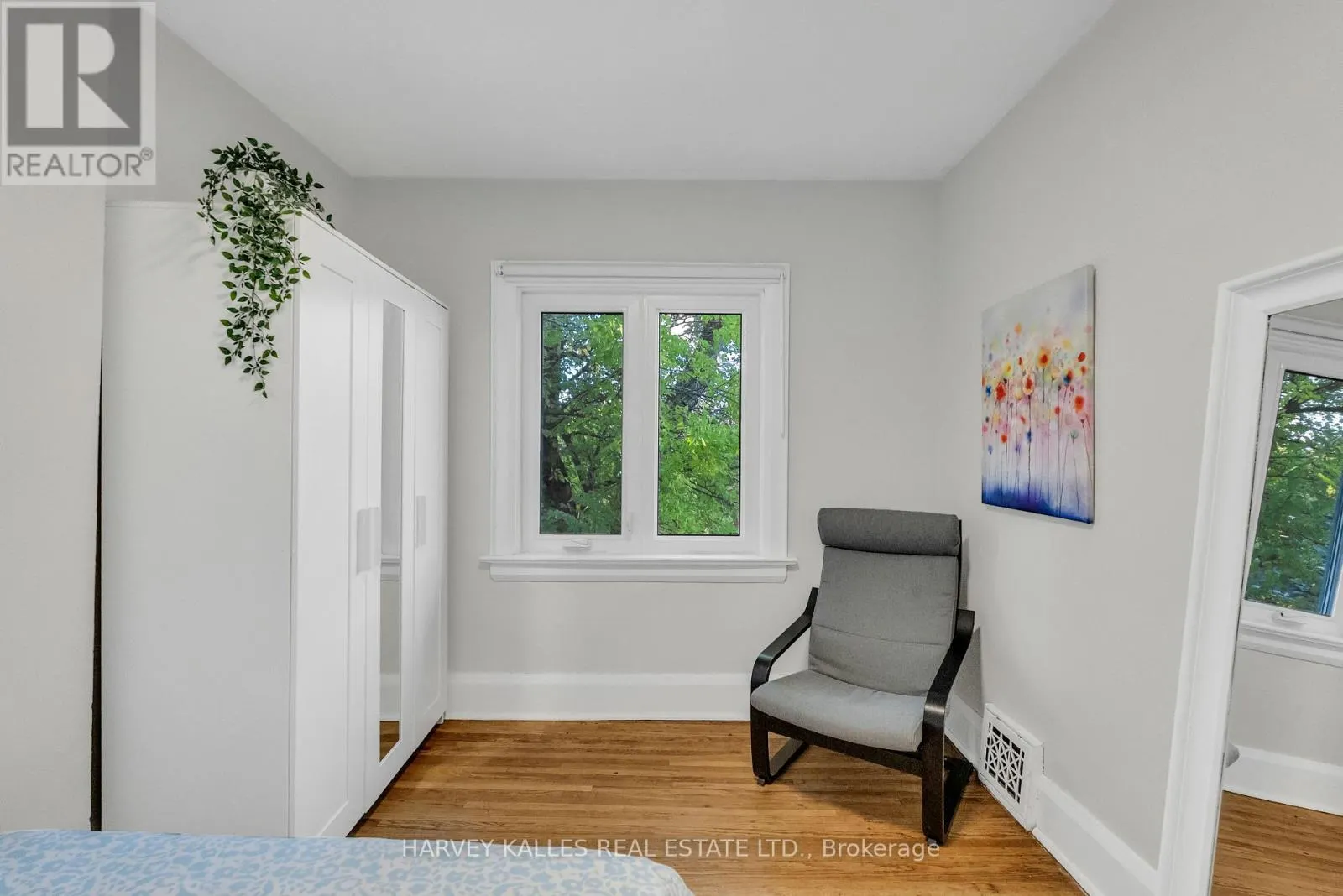 89 LAWRENCE AVENUE W