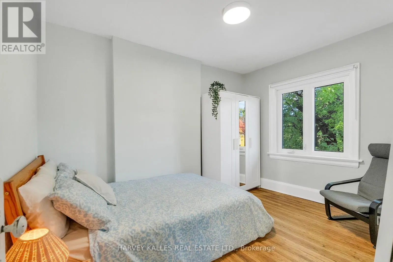 89 LAWRENCE AVENUE W