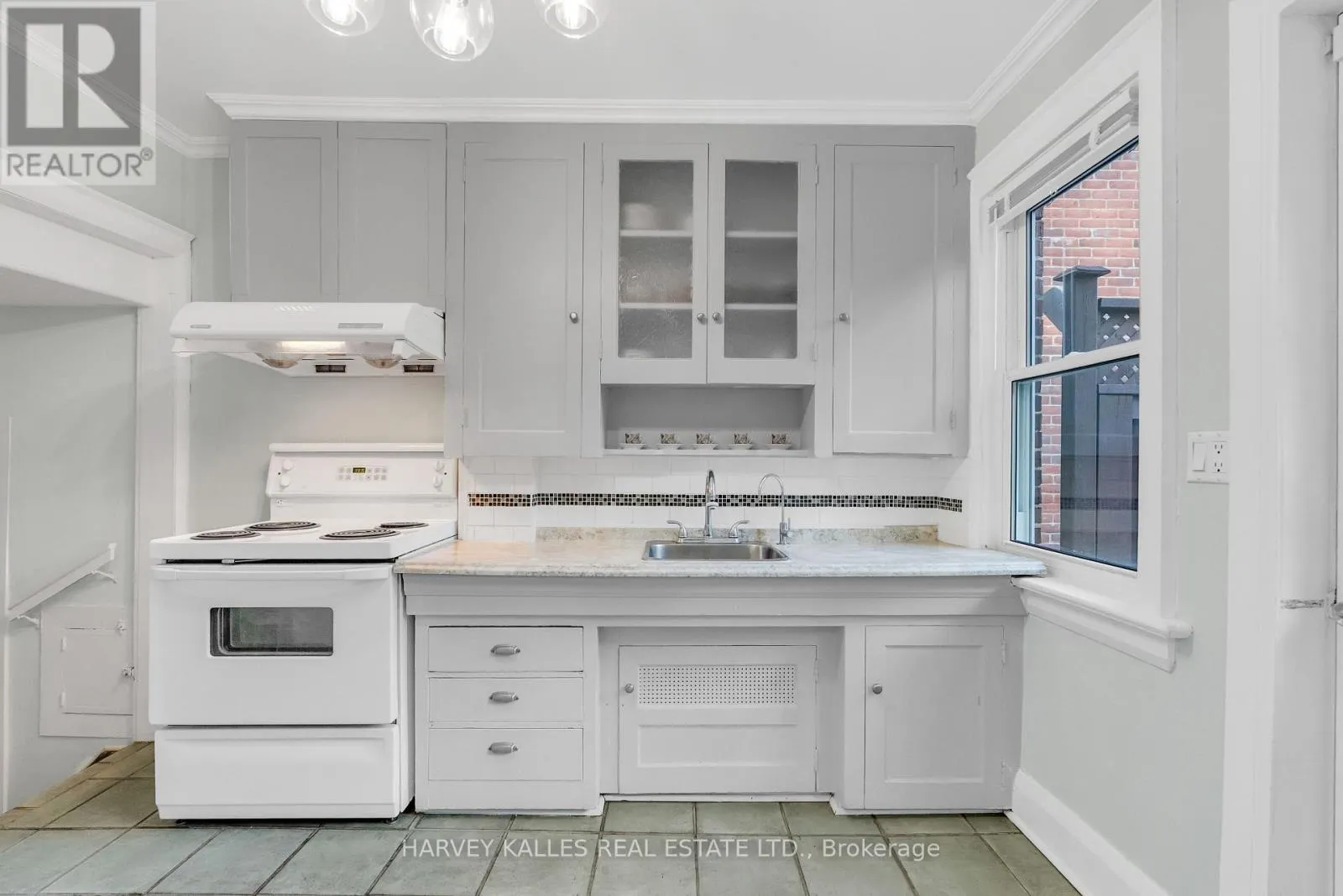 89 LAWRENCE AVENUE W