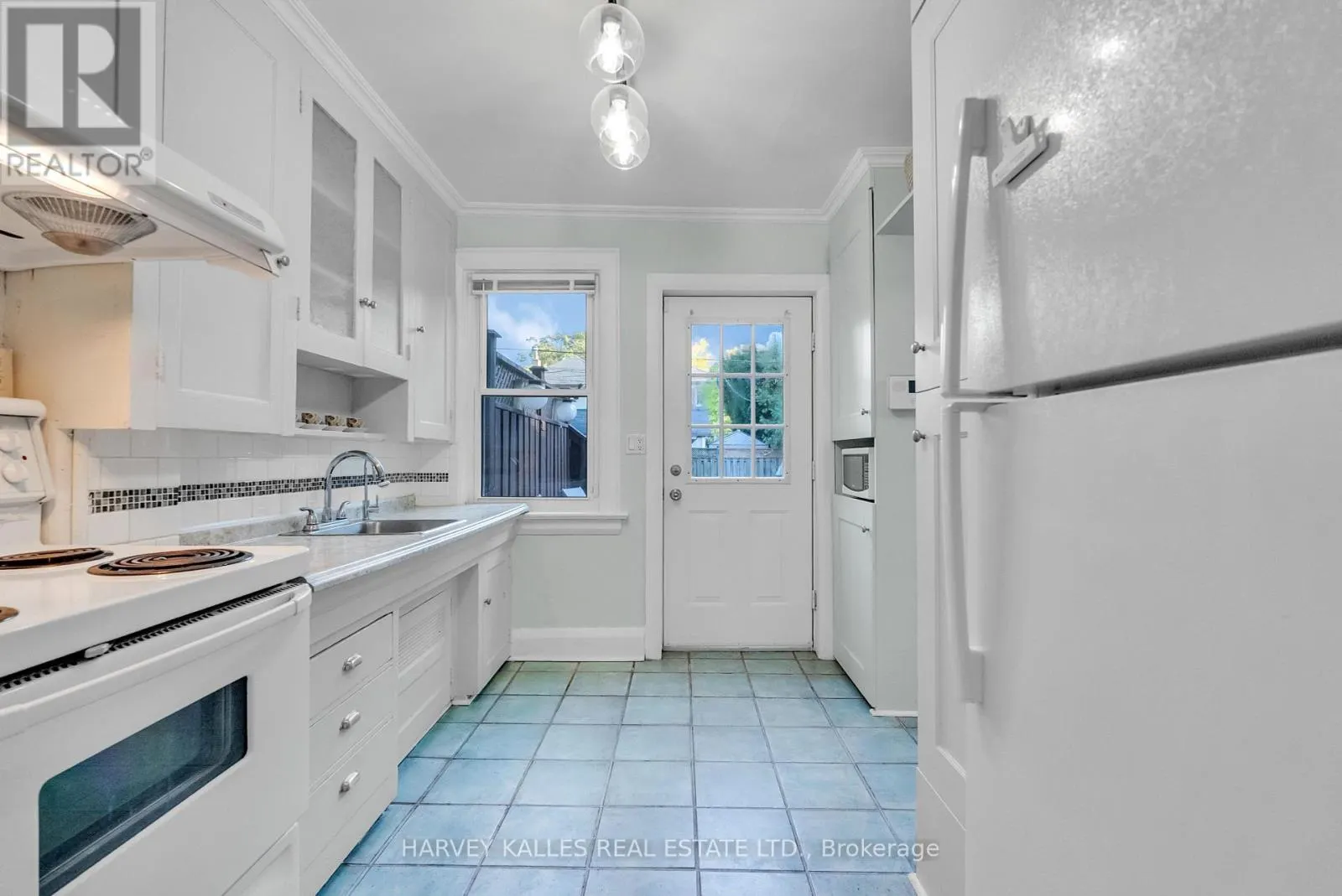 89 LAWRENCE AVENUE W