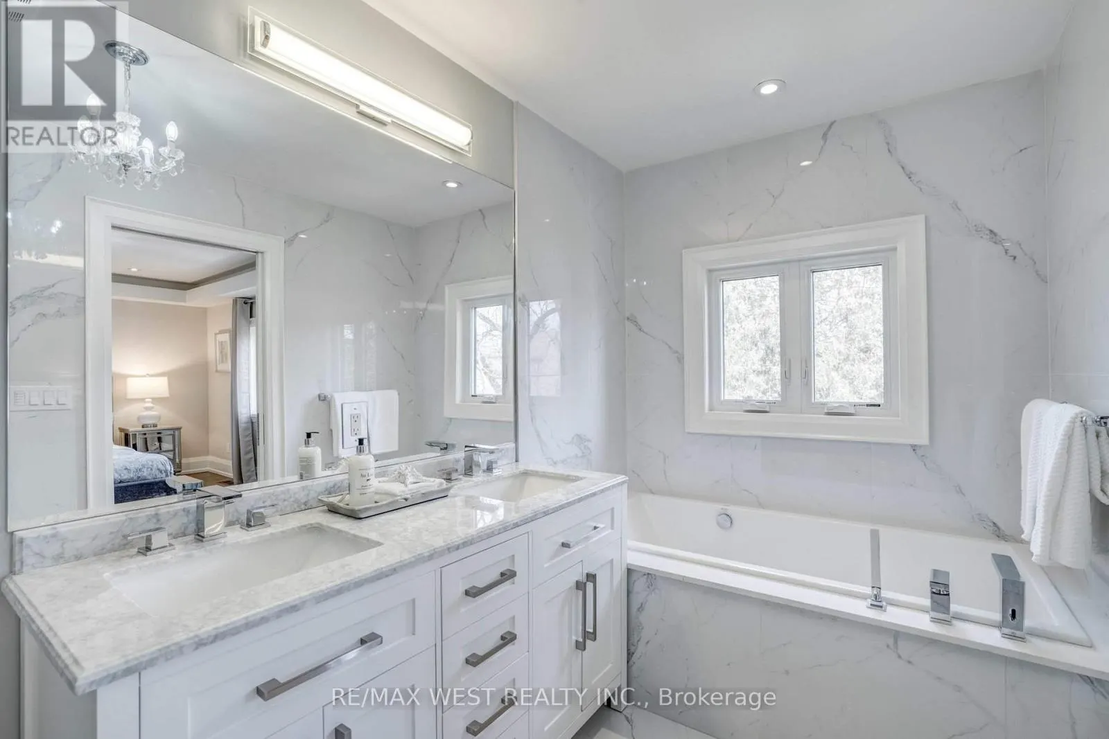 352B LAWRENCE AVENUE W