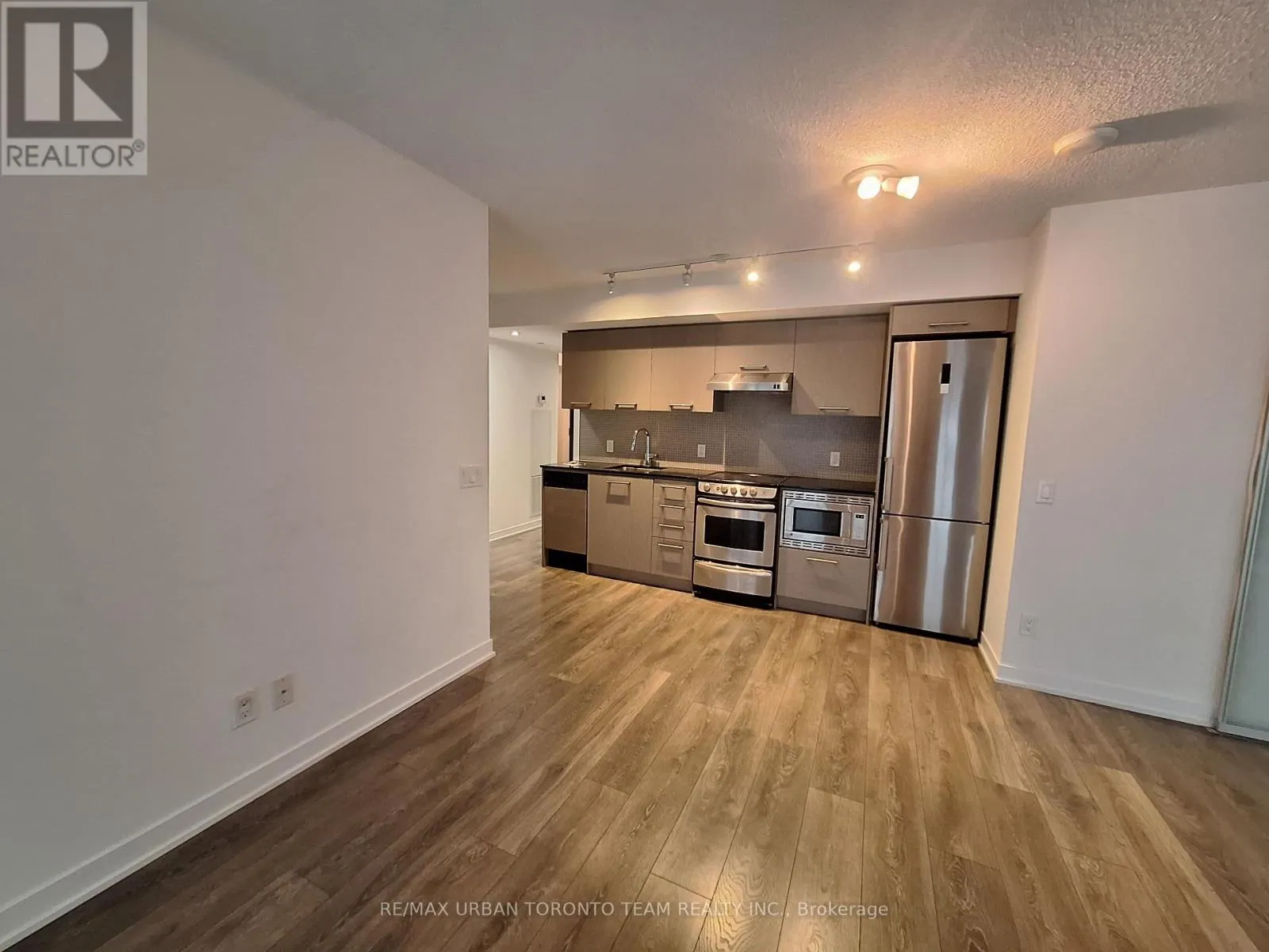 817 - 87 PETER STREET
