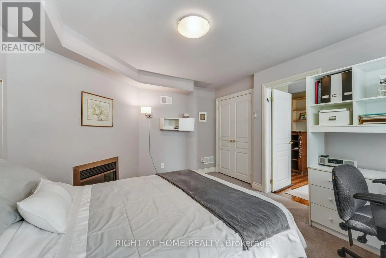 25 CLARENDON AVENUE
