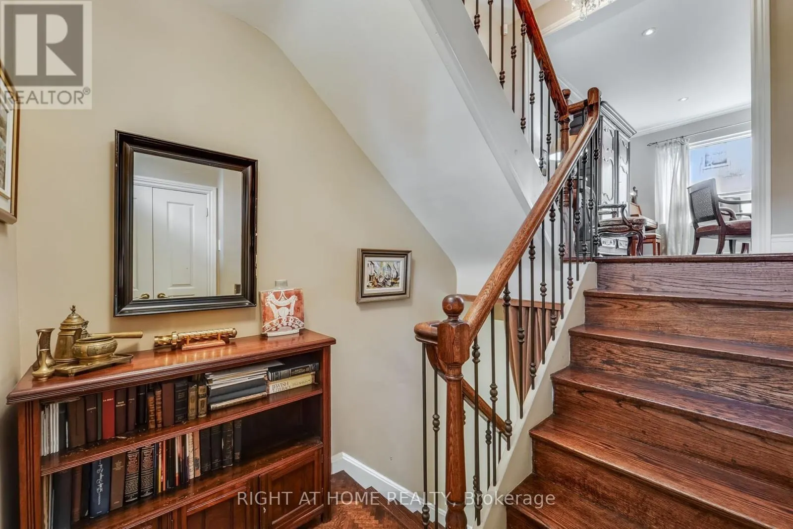 25 CLARENDON AVENUE