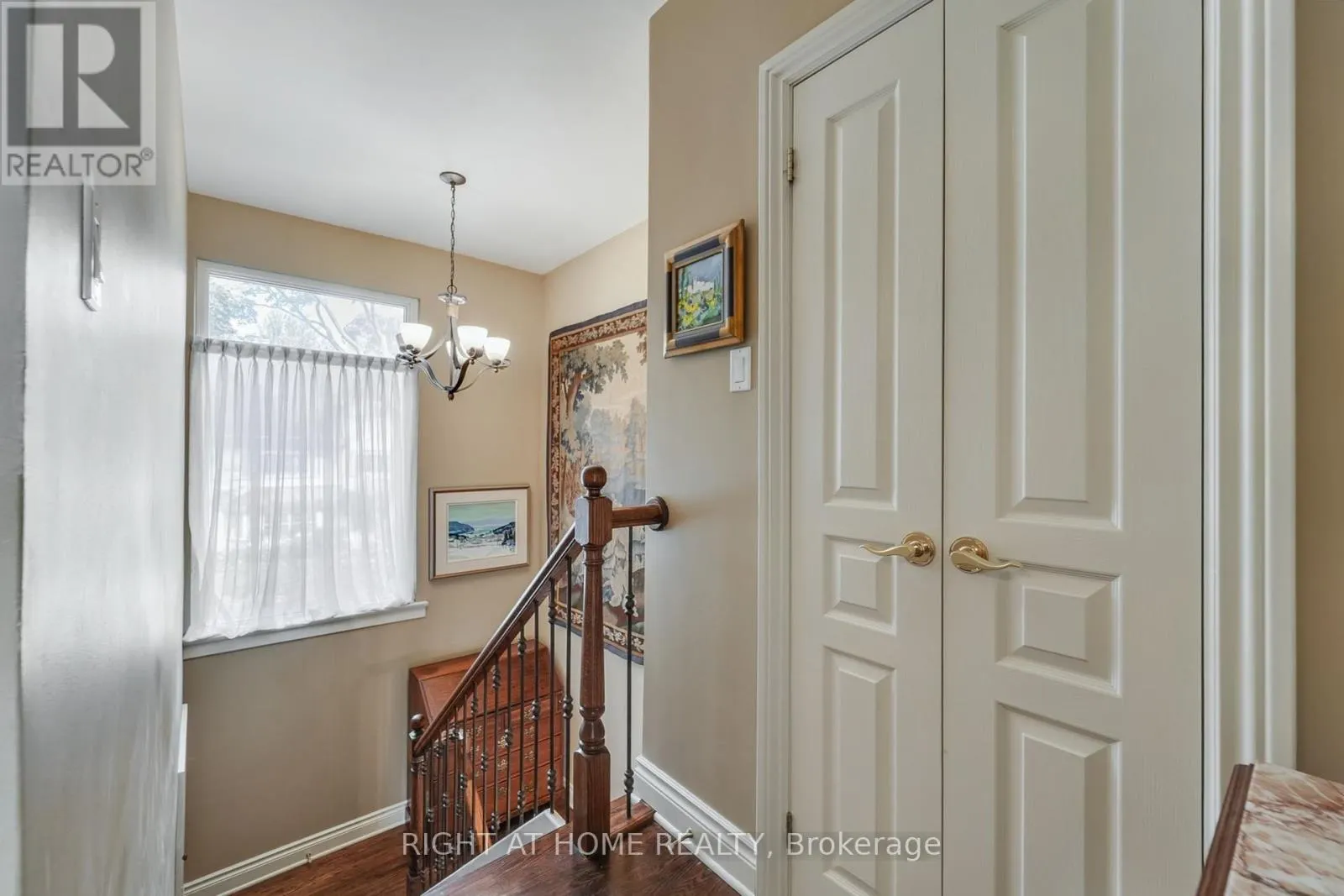 25 CLARENDON AVENUE