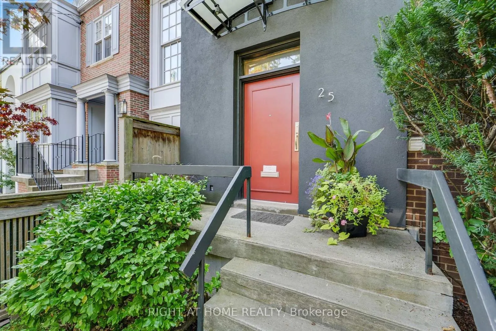 25 CLARENDON AVENUE