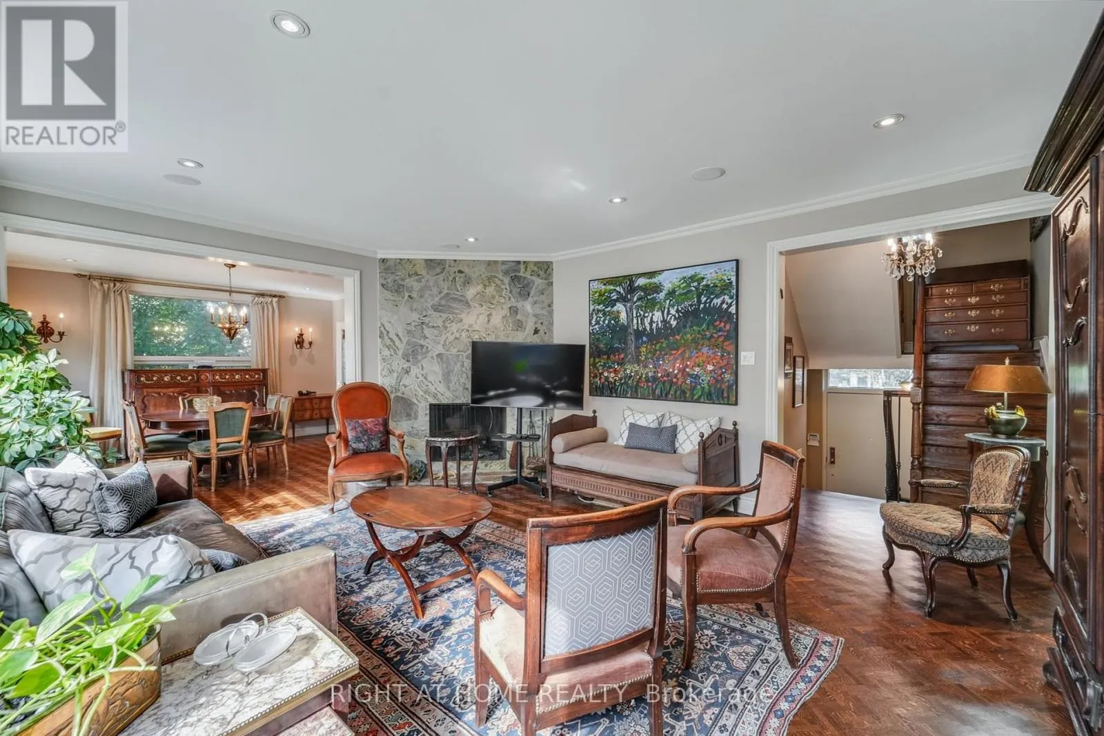 25 CLARENDON AVENUE