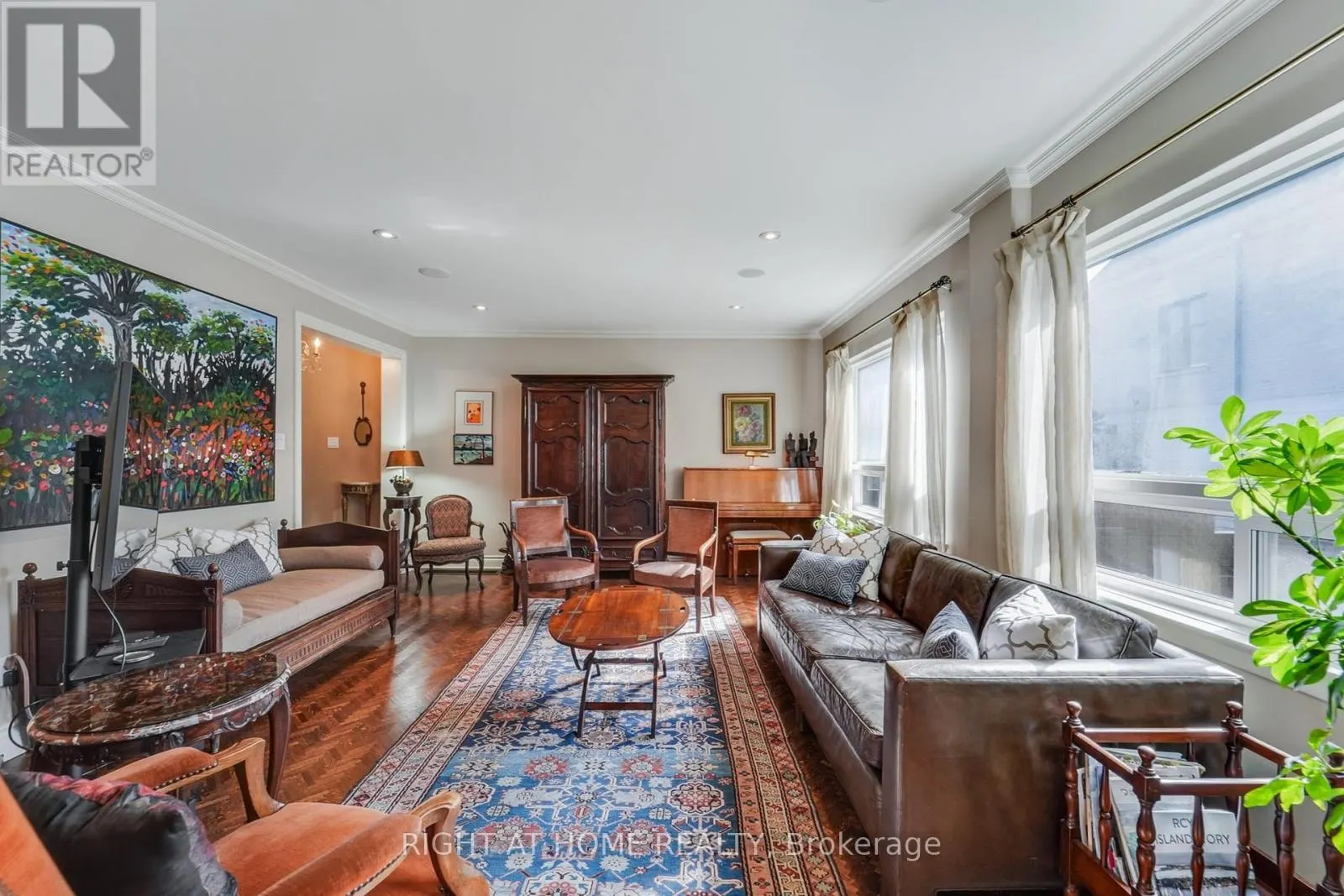 25 CLARENDON AVENUE