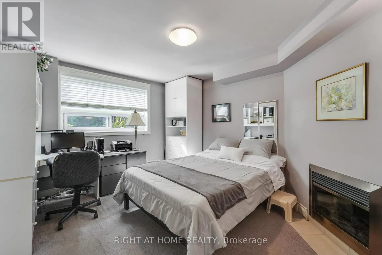 25 CLARENDON AVENUE