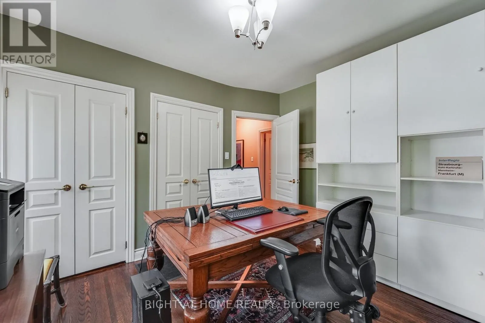 25 CLARENDON AVENUE