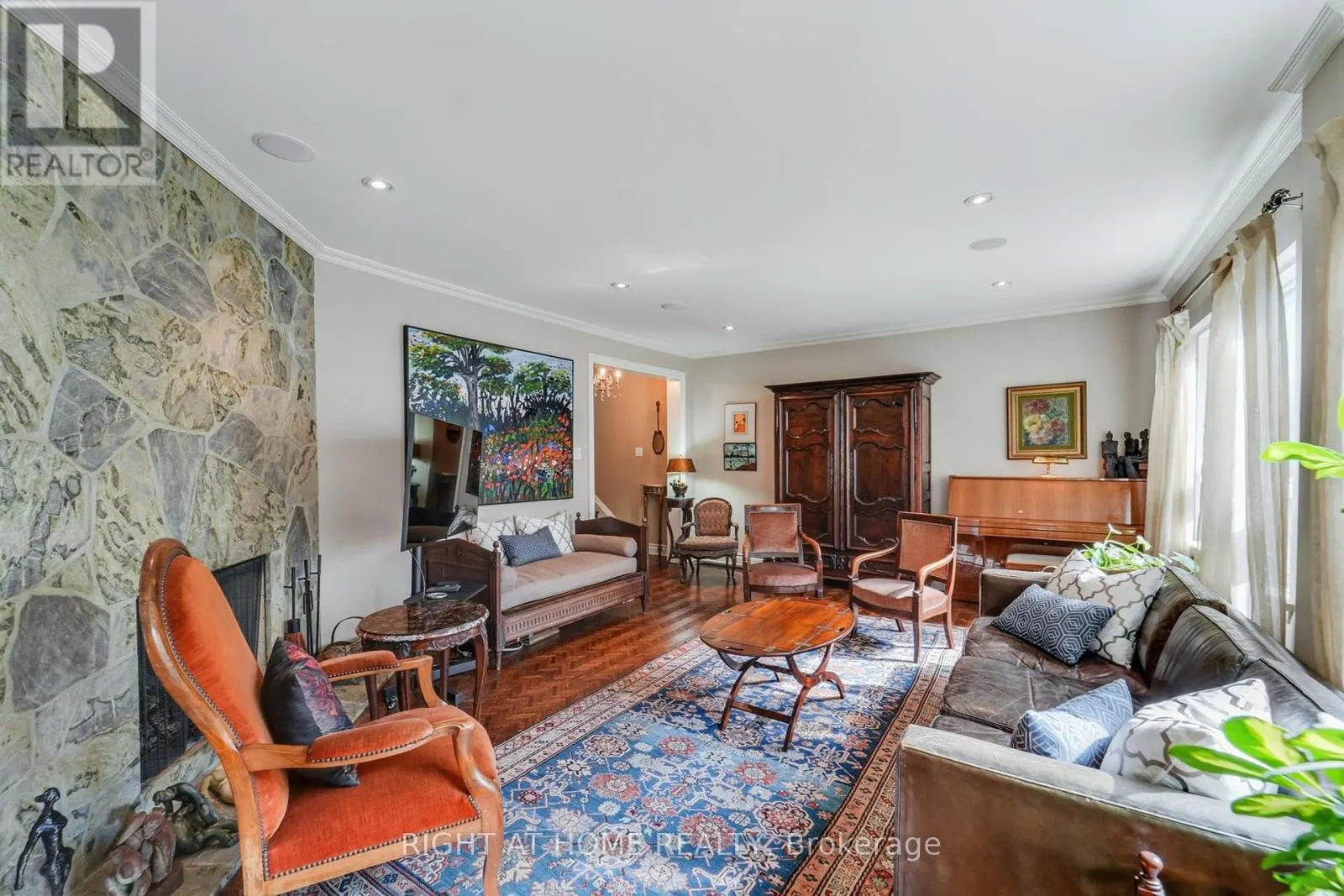 25 CLARENDON AVENUE