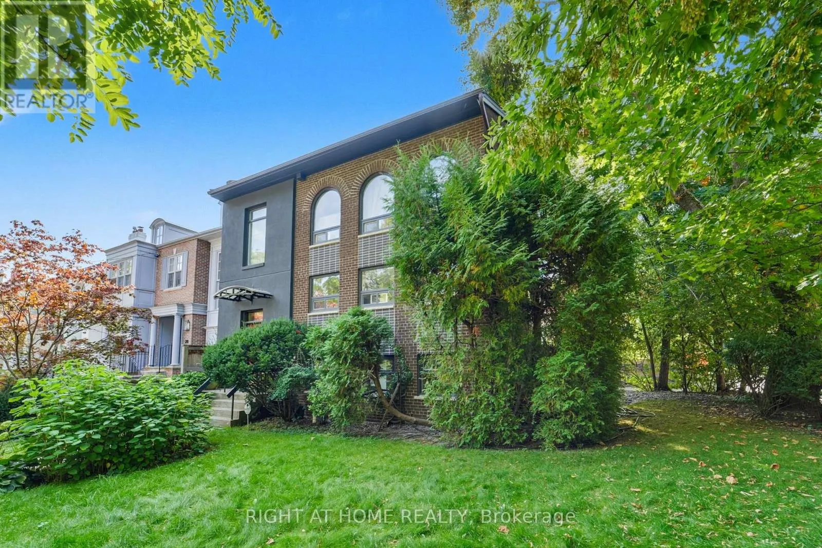 25 CLARENDON AVENUE