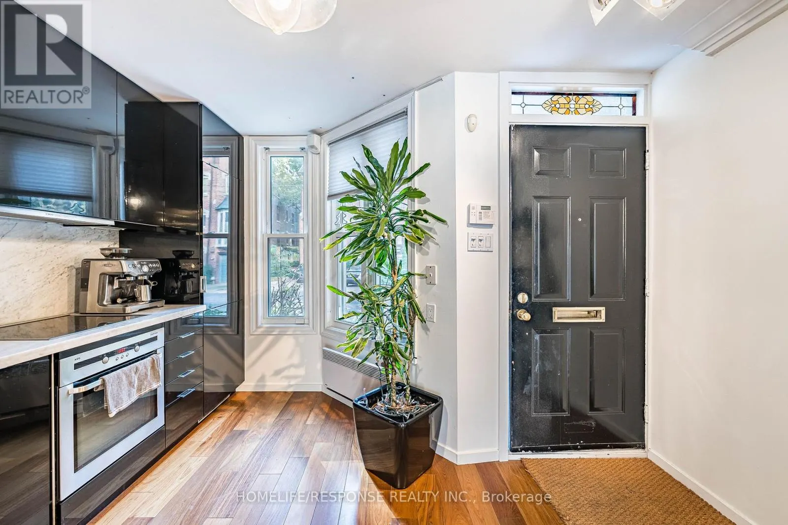 24 IRWIN AVENUE
