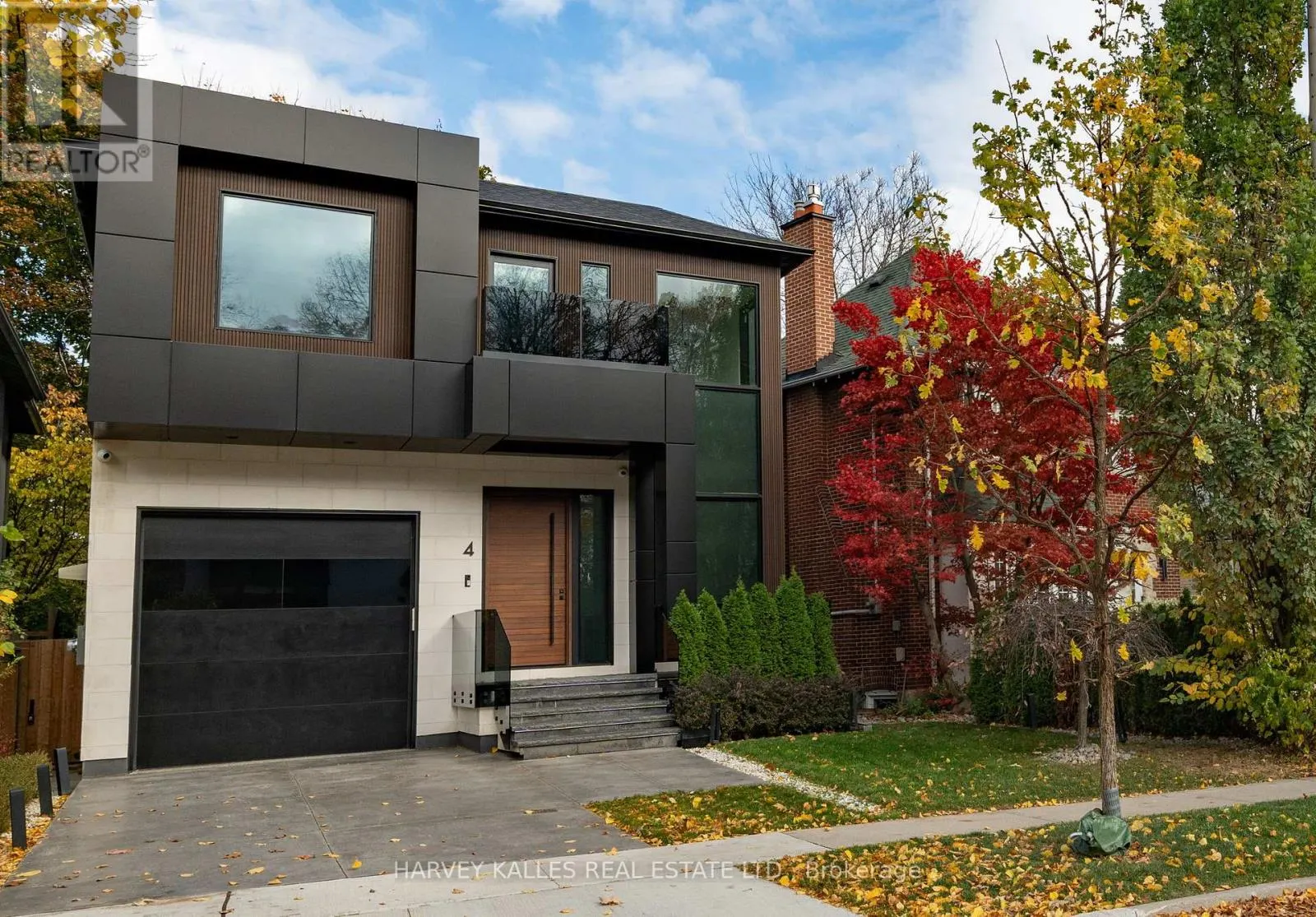 4 DOUGLAS CRESCENT