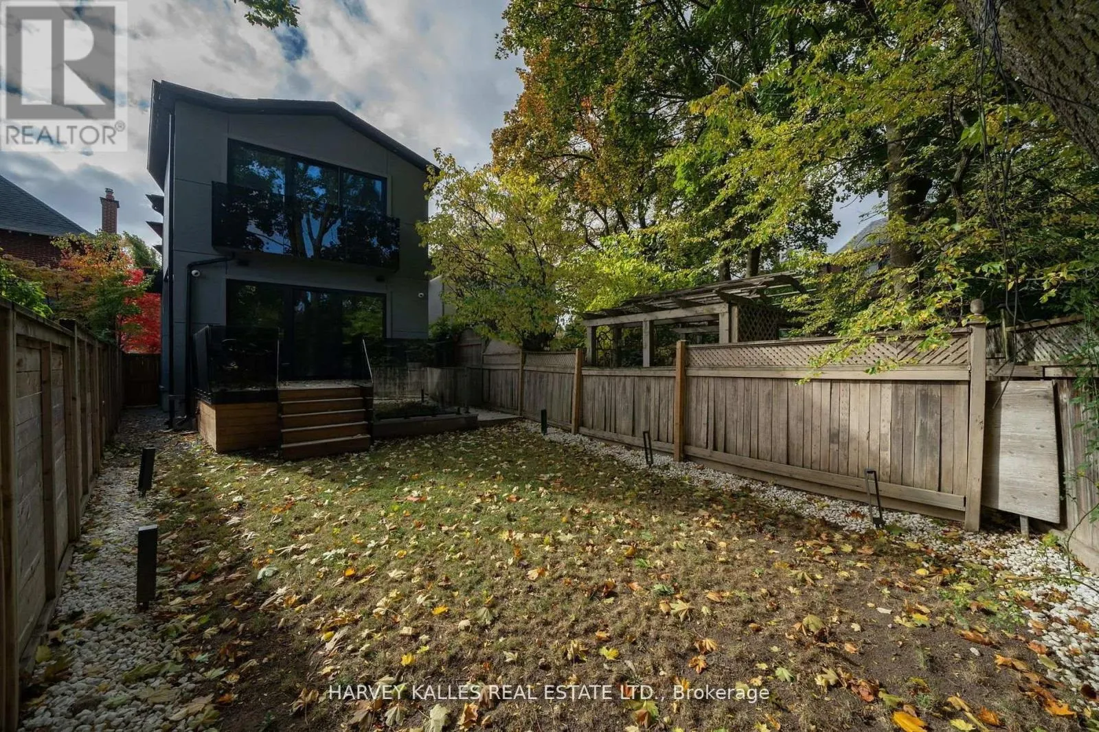 4 DOUGLAS CRESCENT