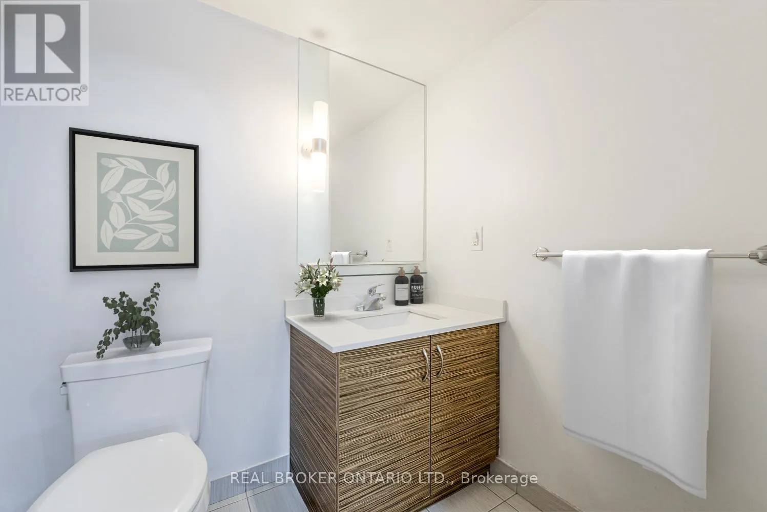 401 - 320 RICHMOND STREET E