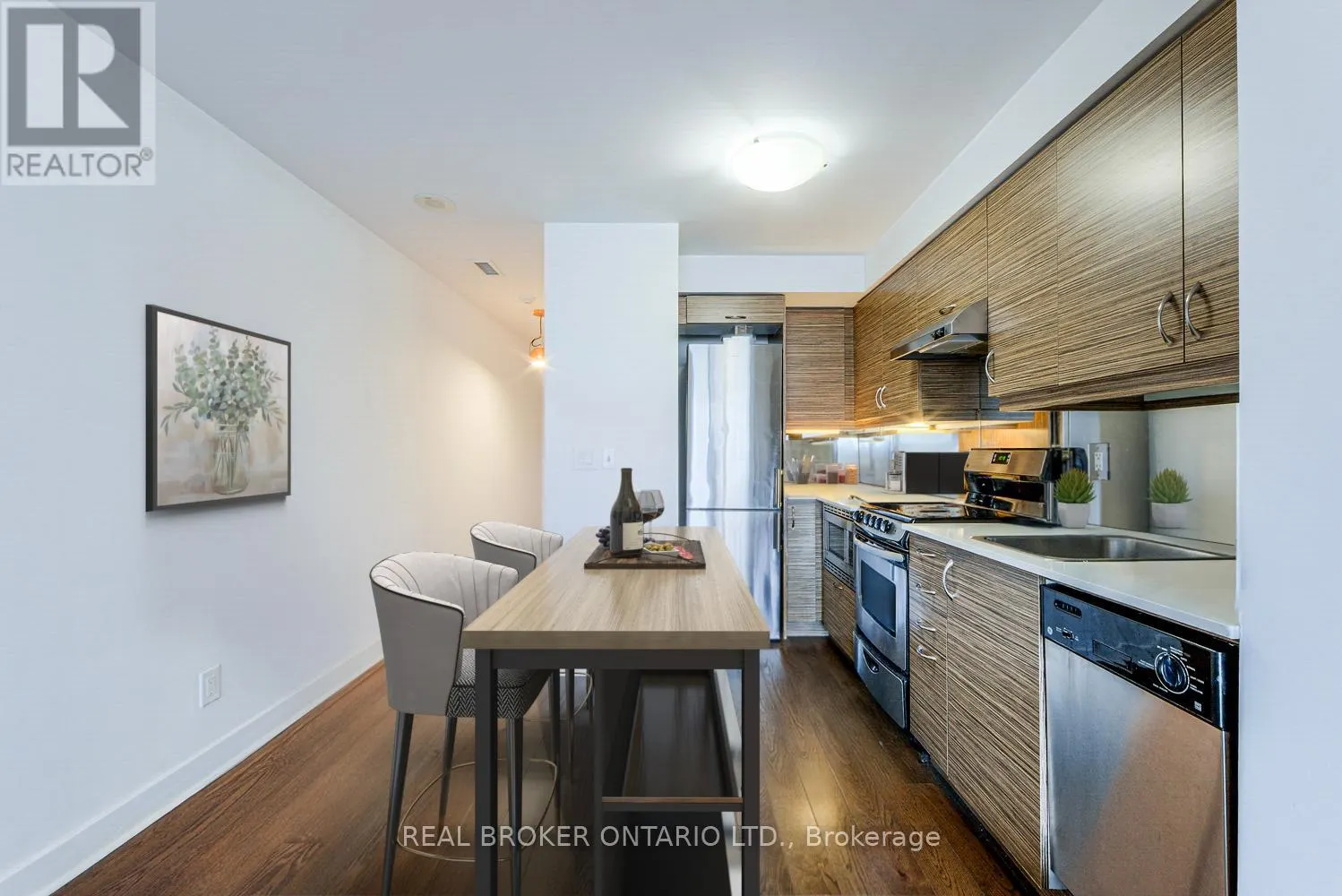 401 - 320 RICHMOND STREET E