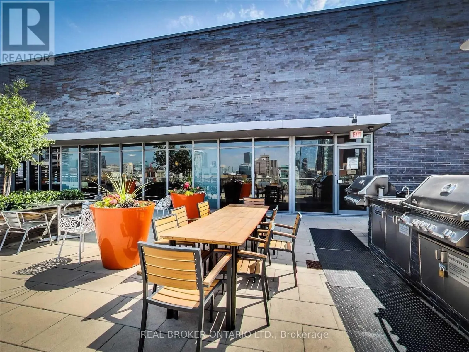 401 - 320 RICHMOND STREET E