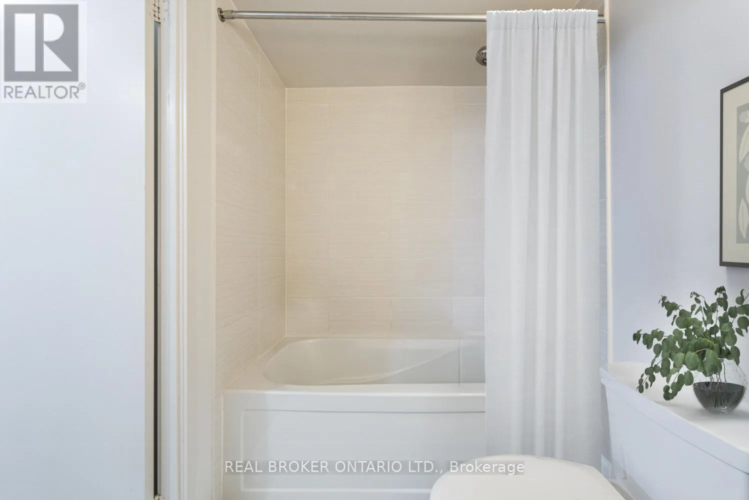 401 - 320 RICHMOND STREET E