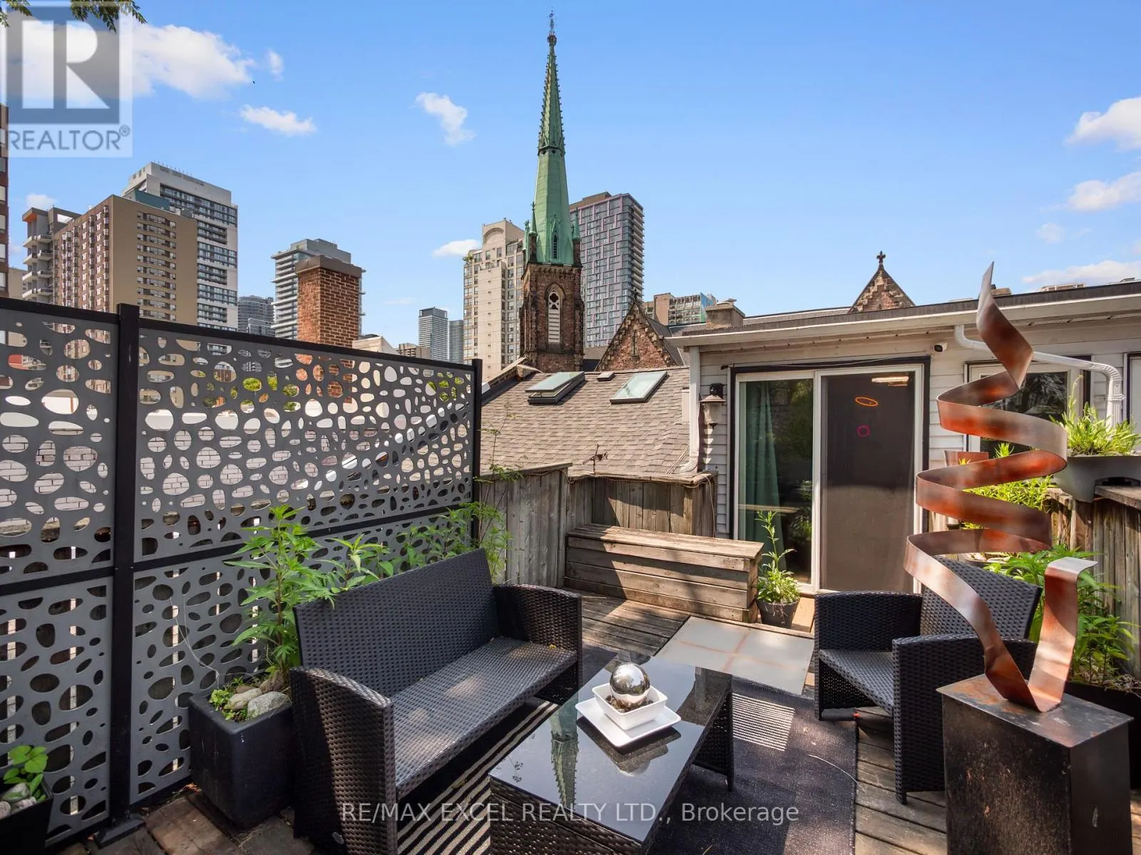 SECOND & THIRD - 137 GERRARD STREET E
