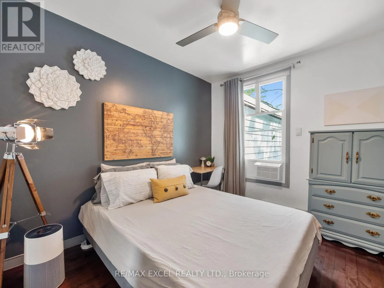 SECOND & THIRD - 137 GERRARD STREET E