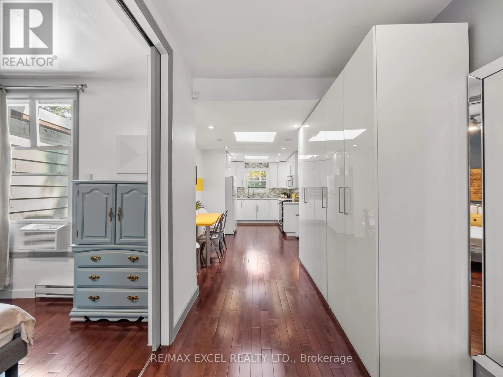 SECOND & THIRD - 137 GERRARD STREET E