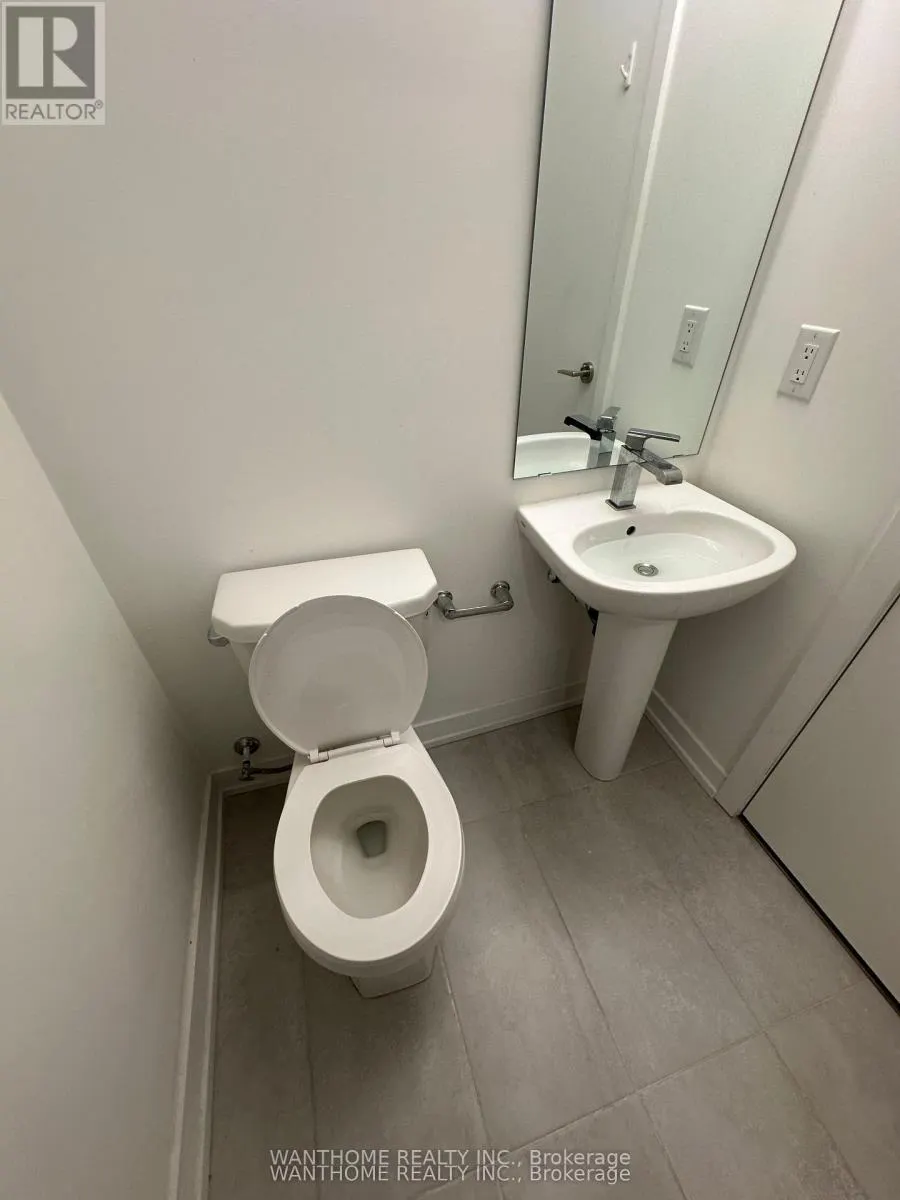 15 - 861 SHEPPARD AVENUE W