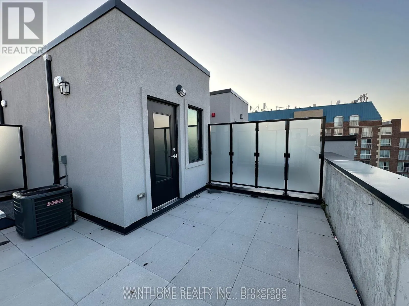 15 - 861 SHEPPARD AVENUE W