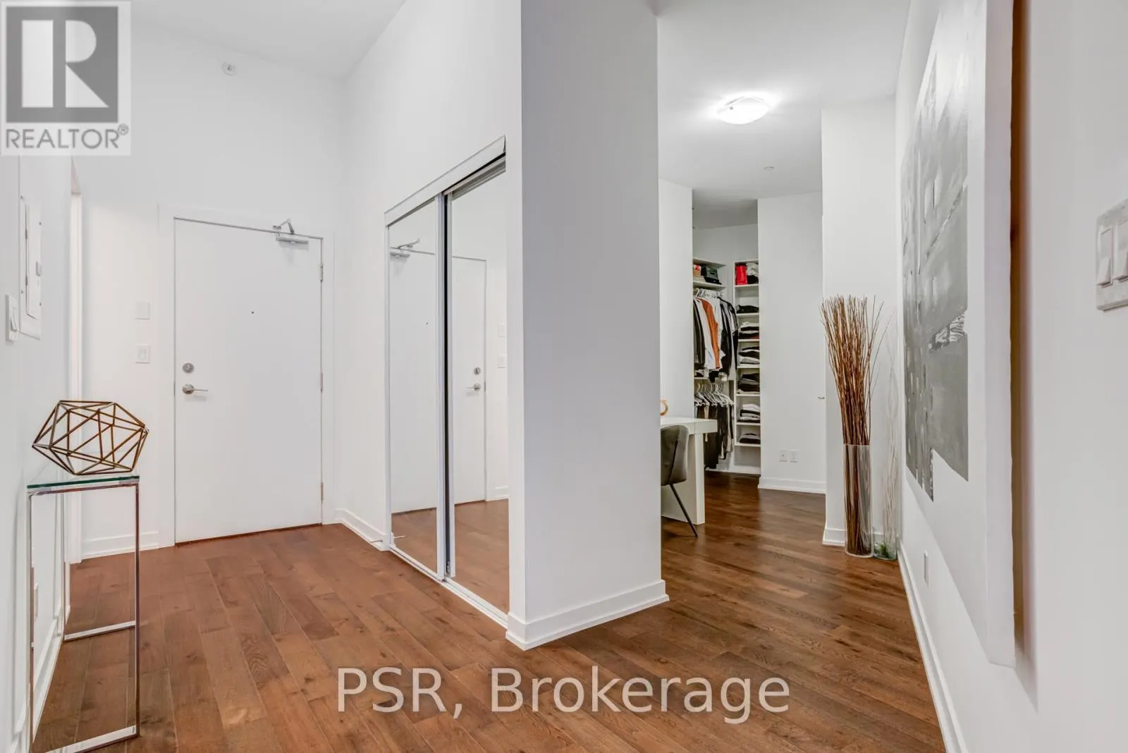 630 - 20 BRUYERES MEWS