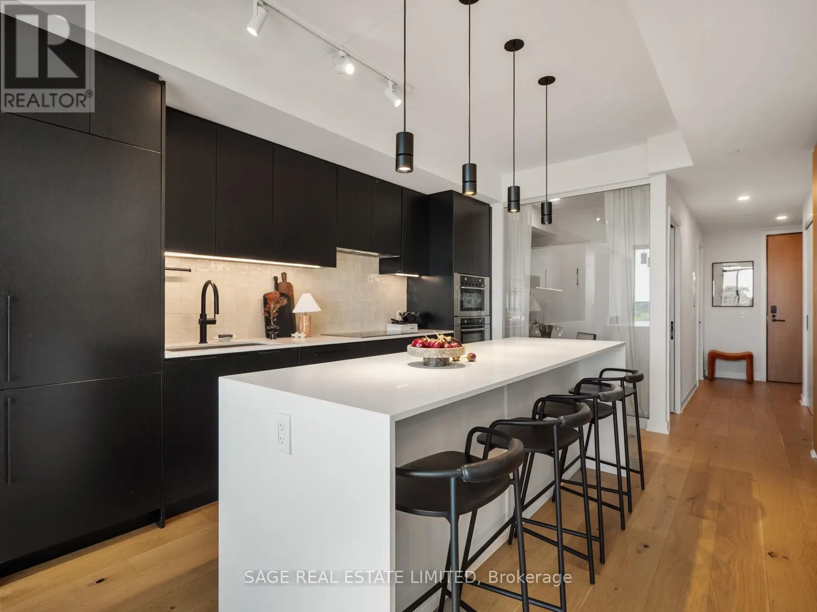 PH 621 - 899 COLLEGE STREET W