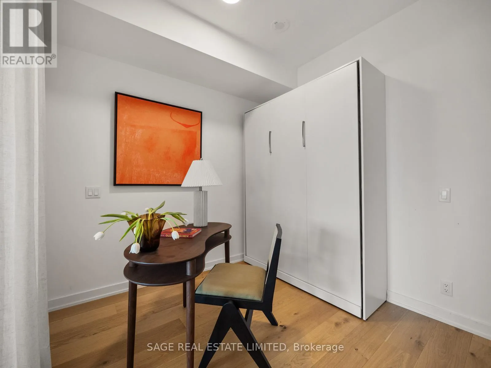PH 621 - 899 COLLEGE STREET W