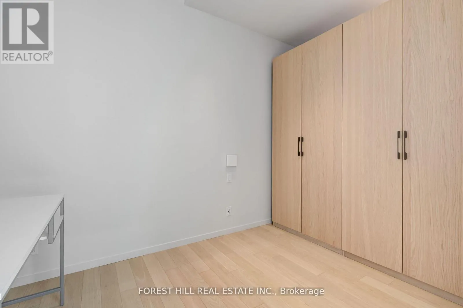 4 - 117 ROBERT STREET