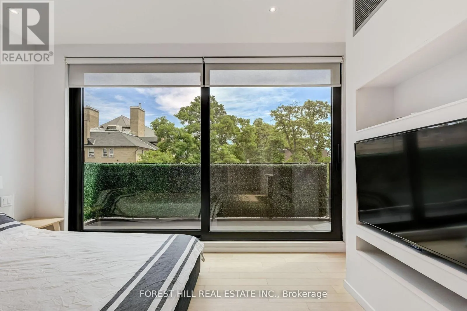 4 - 117 ROBERT STREET
