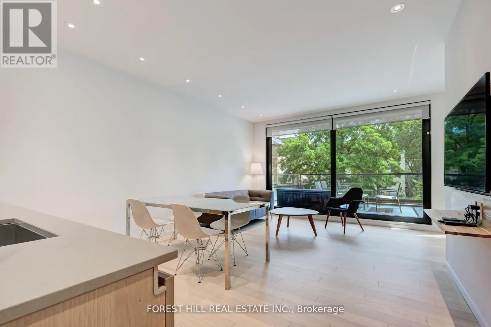 4 - 117 ROBERT STREET