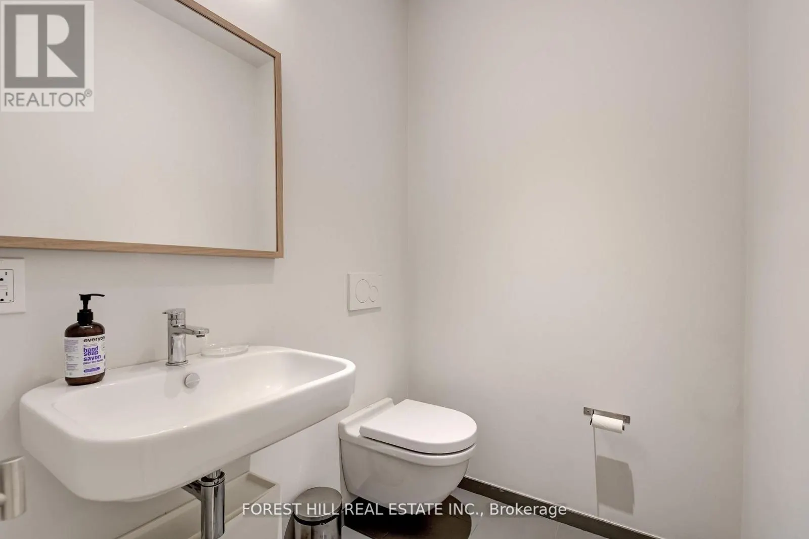 4 - 117 ROBERT STREET