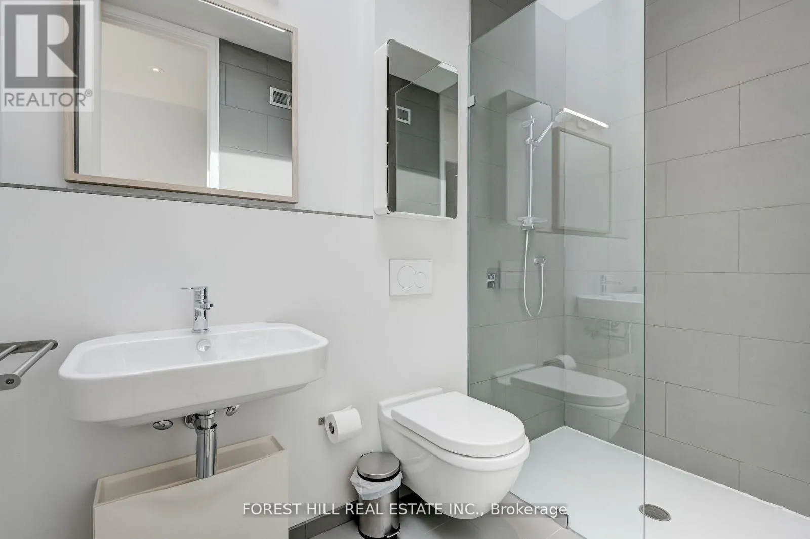 4 - 117 ROBERT STREET