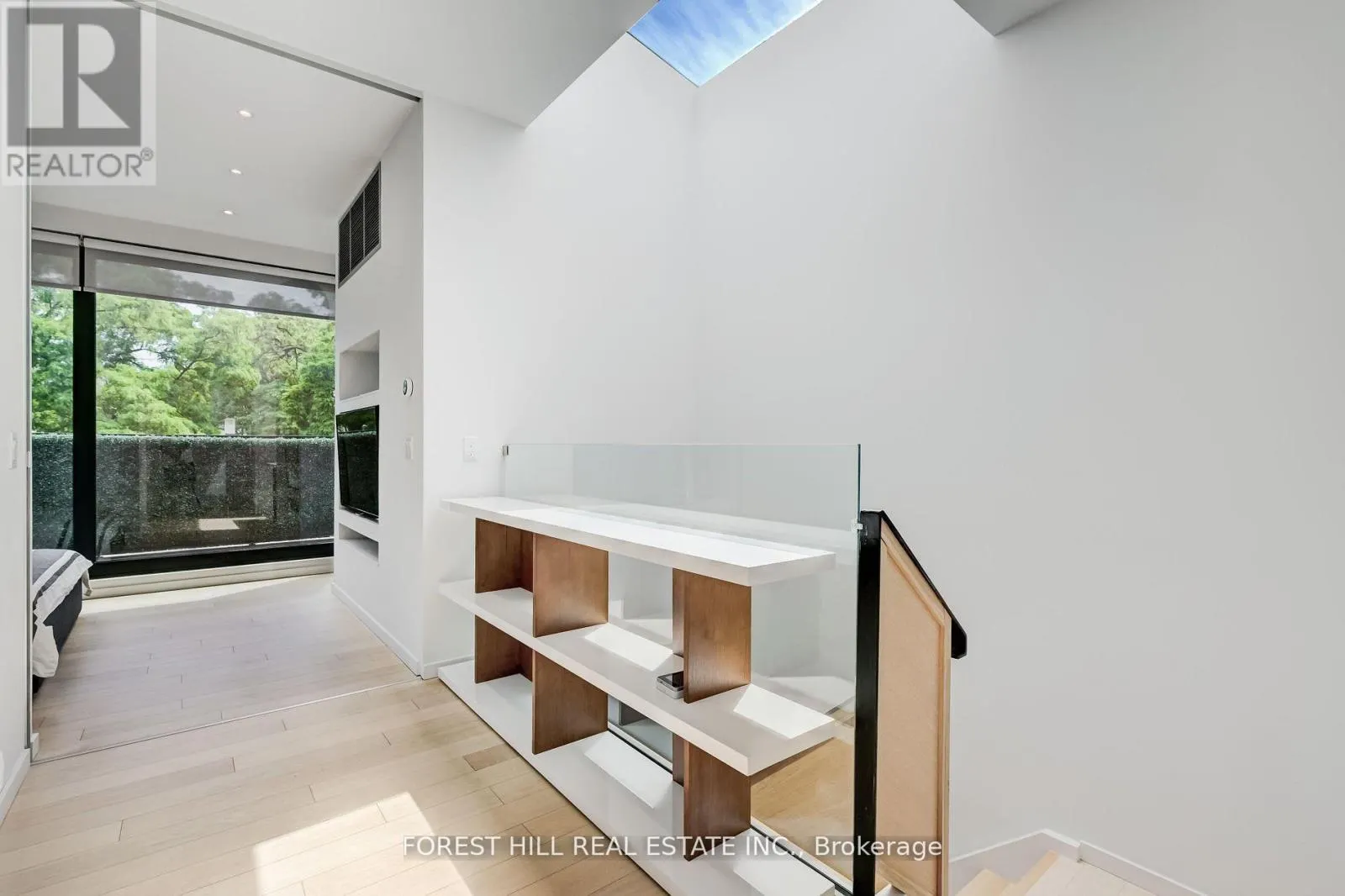 4 - 117 ROBERT STREET