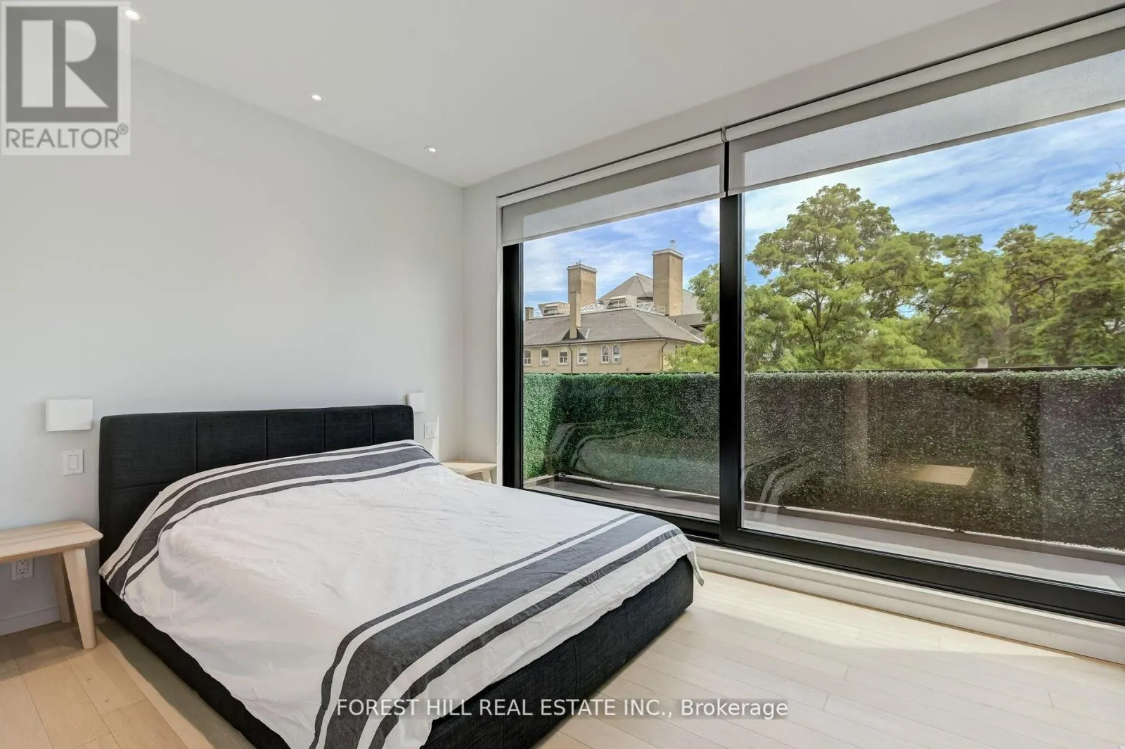 4 - 117 ROBERT STREET