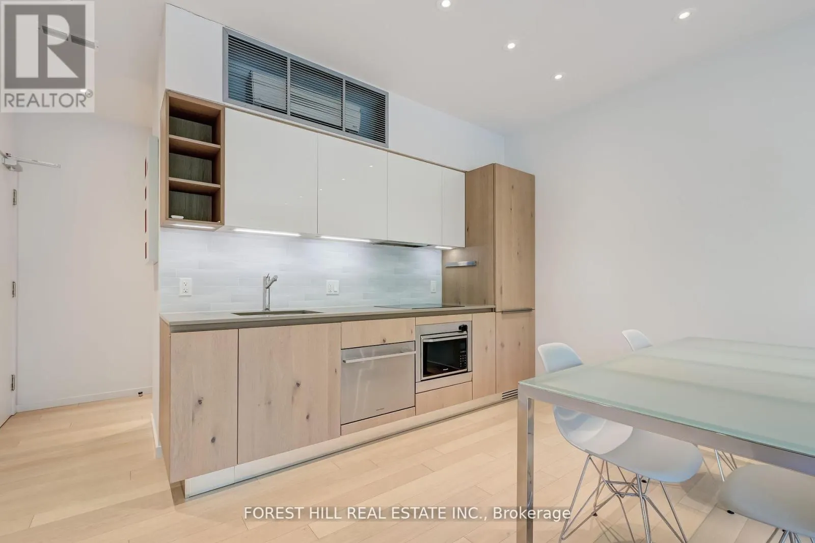 4 - 117 ROBERT STREET